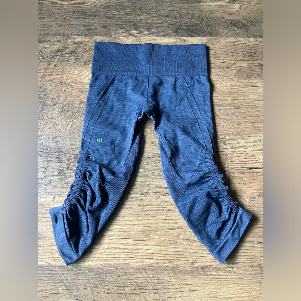 Size 4 In the Flow cropped leggings - Picture 2 of 4